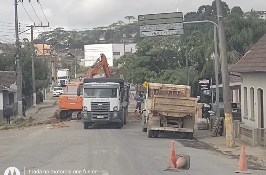  Começam os trabalhos na José Rückl