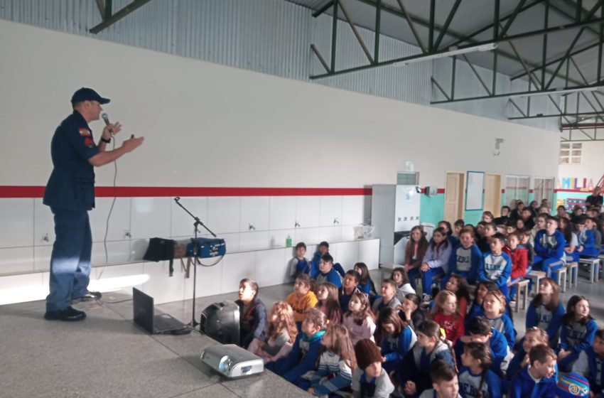 Bombeiros palestram sobre segurança nas escolas