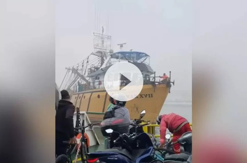  Acidente com ferry boat entre Itajaí e Navegantes causa confusão e danifica veículos