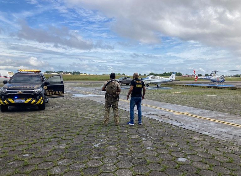  PF apreende 290 quilos de skunk em avião de uma denominação religiosa