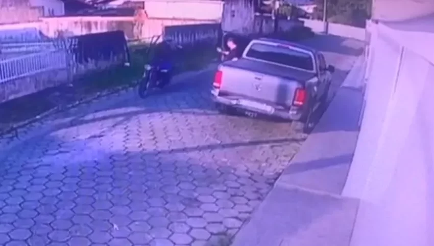 Câmera flagra assassinato de advogado a tiros na frente de casa