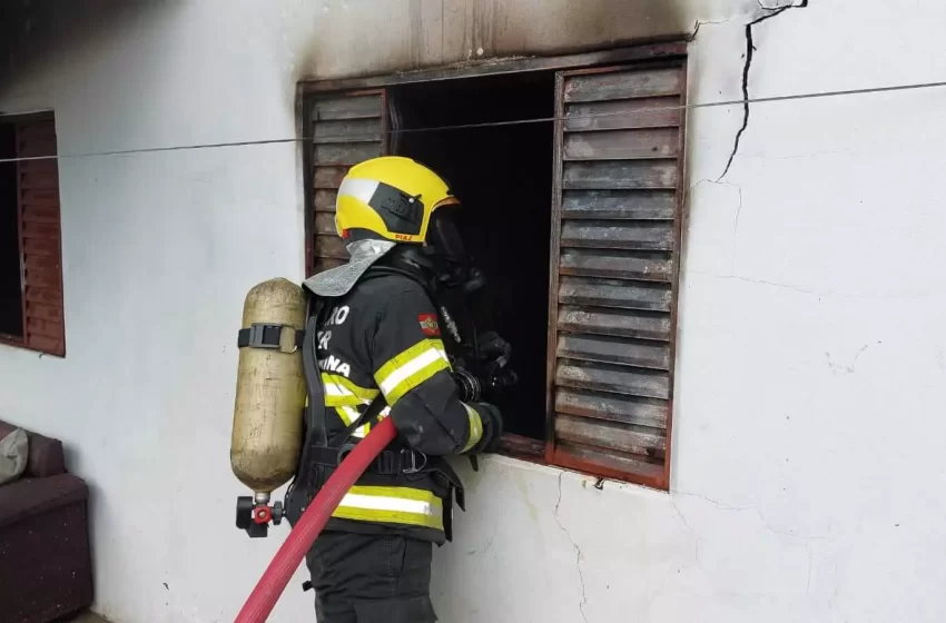  Mãe salva filhos de incêndio e precisa ser hospitalizada
