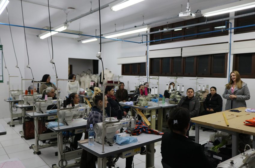  Curso gratuito de costura industrial para mulheres