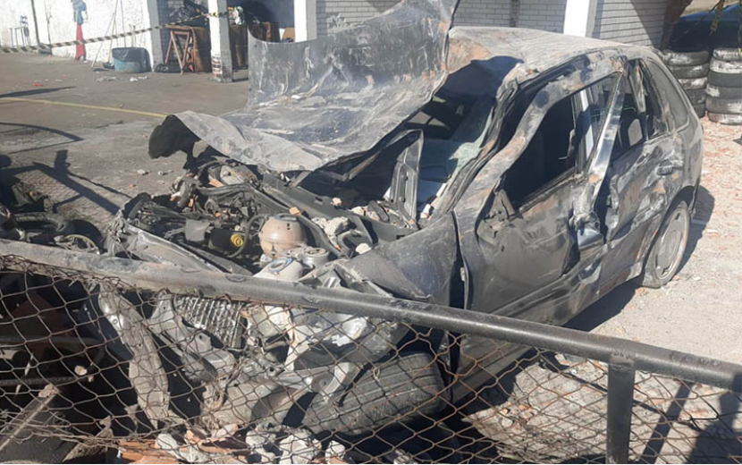  Rapaz morre após colisão do carro em muro