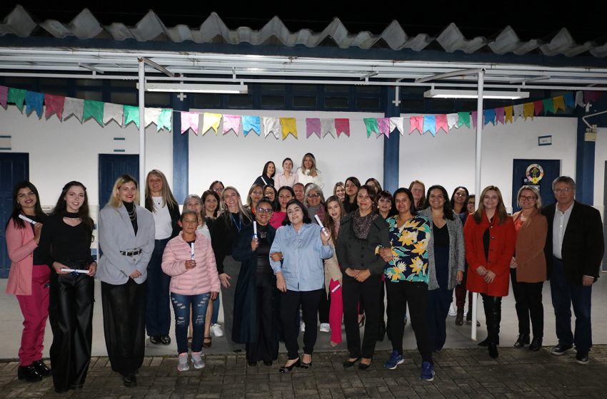  Mulheres se formam no curso de costura