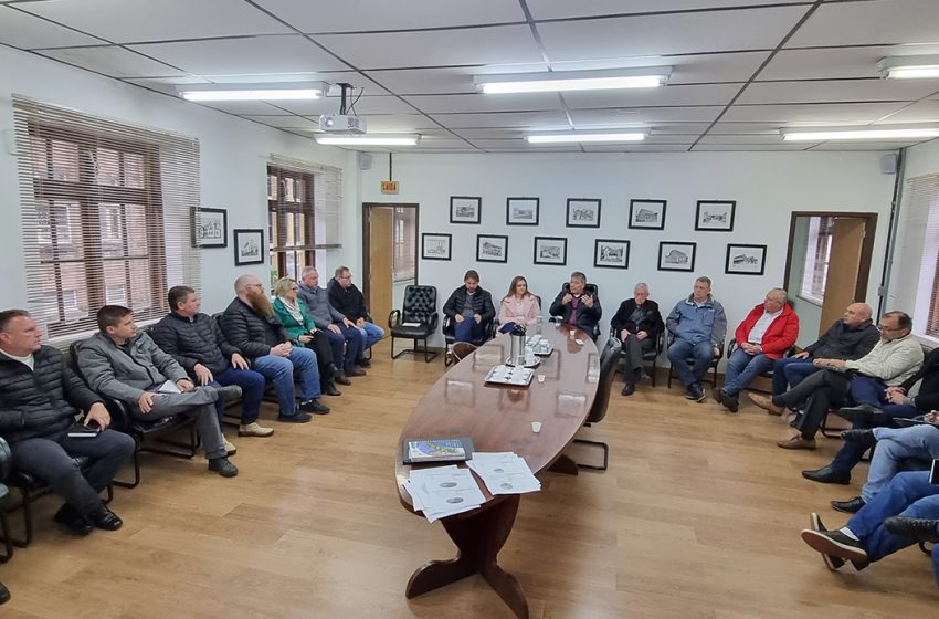  Prefeito reúne equipe de primeiro escalão