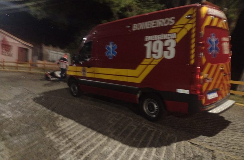  Motociclista fica ferido em acidente na noite de domingo