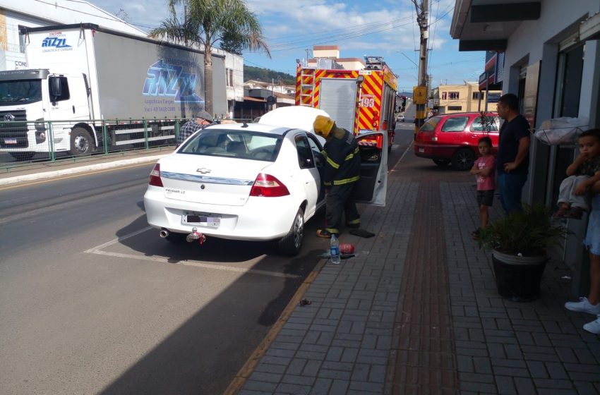  Incêndio em veículo na tarde de sábado