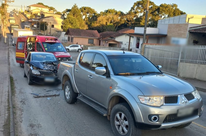  Dois são encaminhados ao Hospital após acidente no bairro 25 de julho