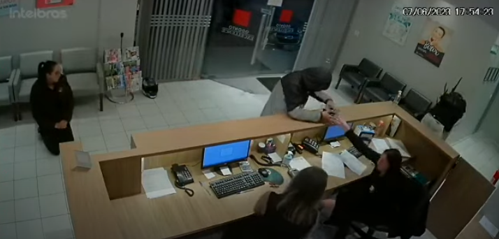  Mascarados praticam assalto em São Bento do Sul