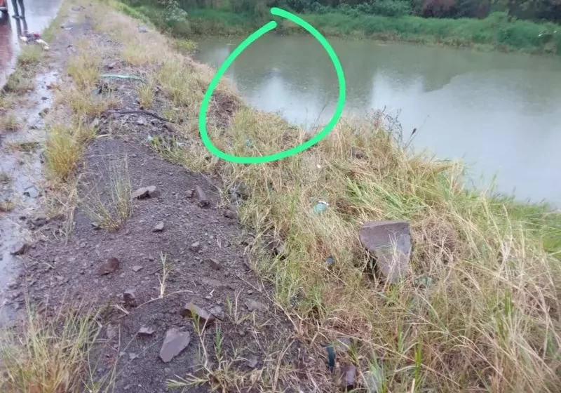  Pai salva filhos após carro com a família cair em um açude