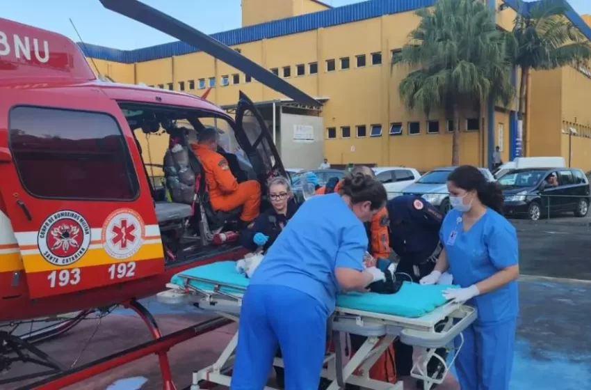  Menina de 2 anos é atropelada pelo carro do pai