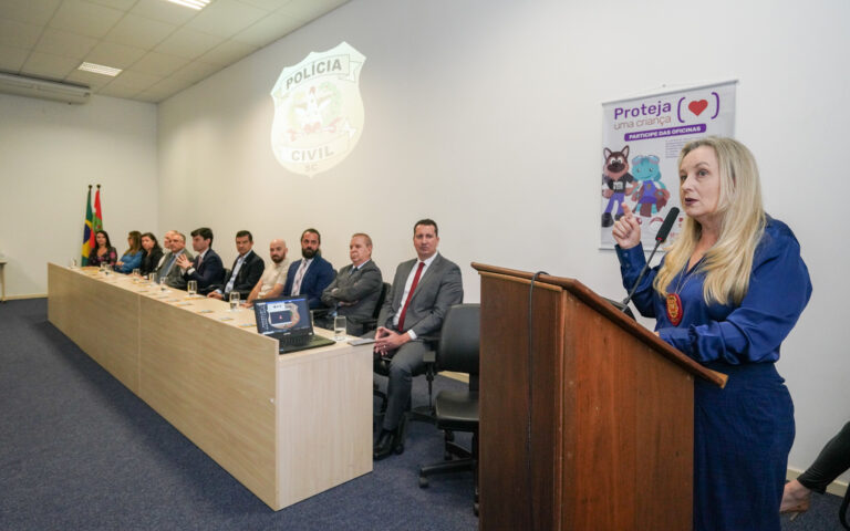  Programa de prevenção à violência sexual contra crianças e adolescentes em escolas de SC é lançado