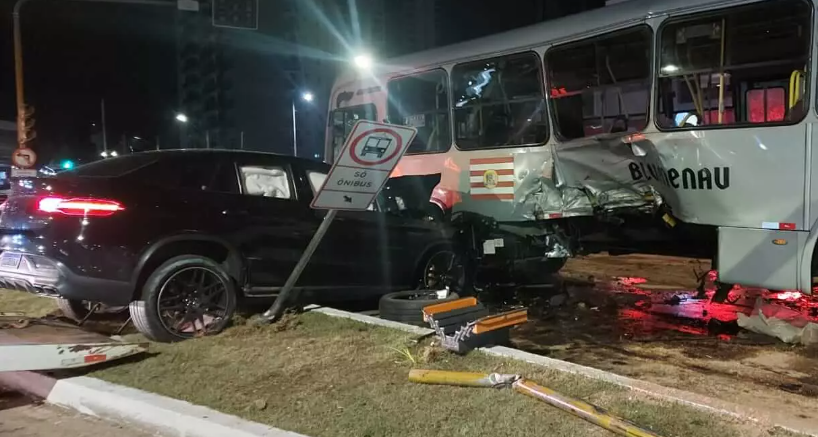  Oito feridos em acidente com ônibus; motorista fugiu do local