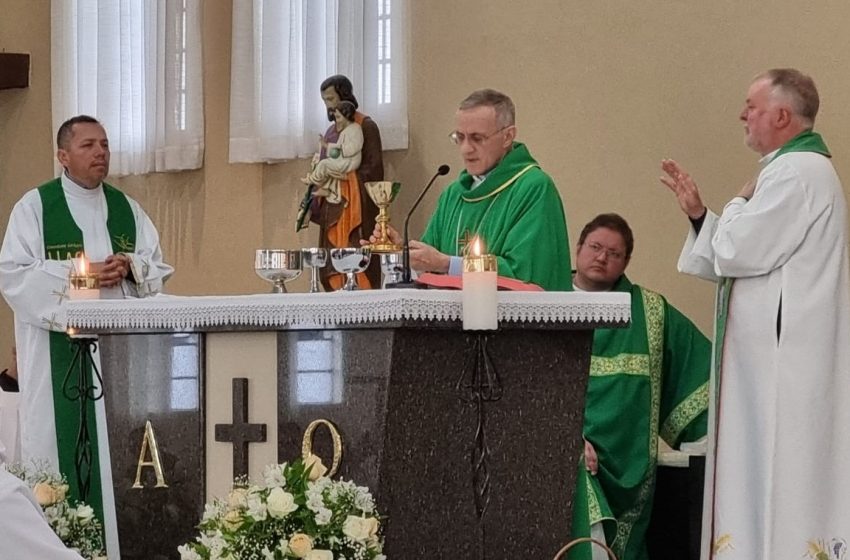  Padre Humberto tem posse oficializada