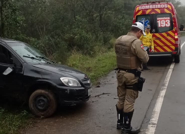  GAROA: Veículo perde controle e sai da pista