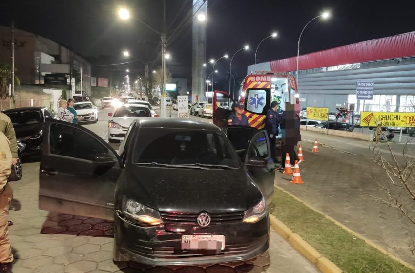  Engavetamento envolvendo três carros deixa mulher ferida