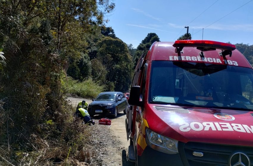  Mulher fica ferida em acidente de moto no Colonial