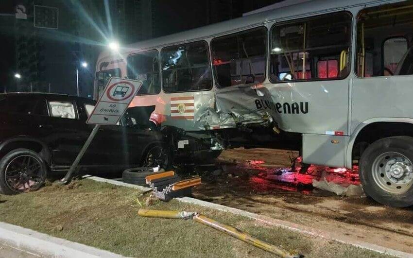  Jantar, conveniência e bebedeira: três são indiciados por batida em ônibus