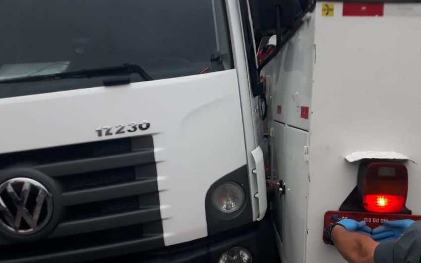  TRAGÉDIA: motorista morre prensado entre caminhões ao tentar evitar acidente