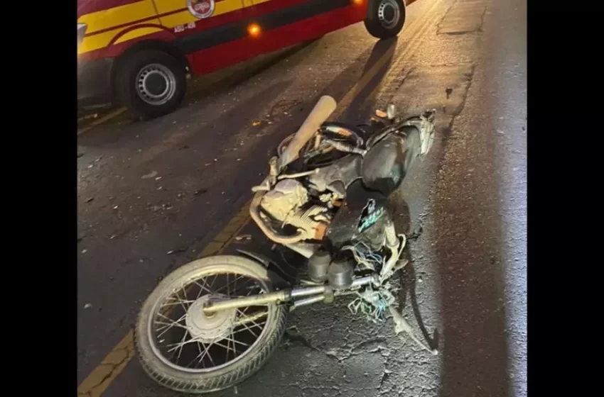  Motociclista morre após colidir em caminhão na manhã desta quinta-feira