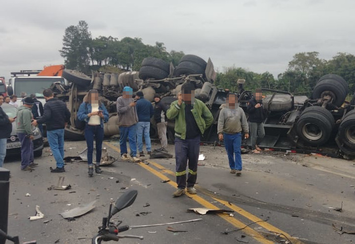  Acidente na BR-280 envolve seis veículos no início da tarde desta quarta-feira