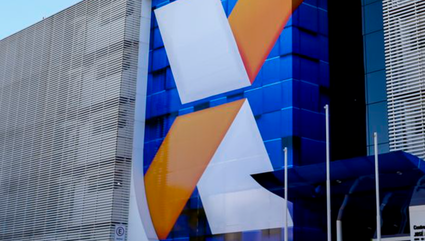  Caixa libera abono salarial para nascidos em novembro e dezembro