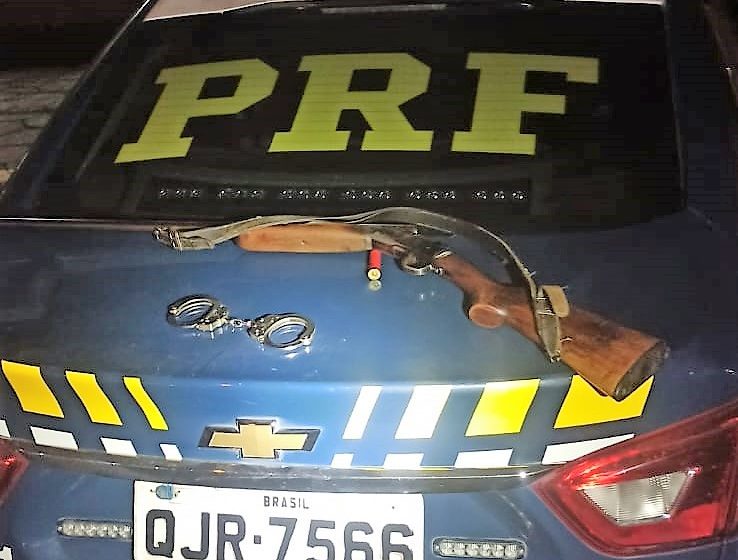  Ameaçou pessoas com espingarda e acabou preso