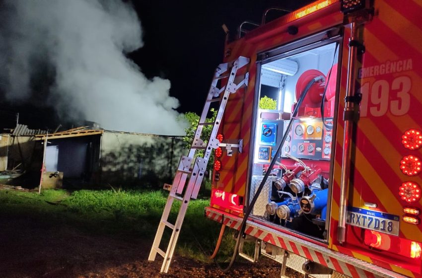  Incêndio em residência na madrugada