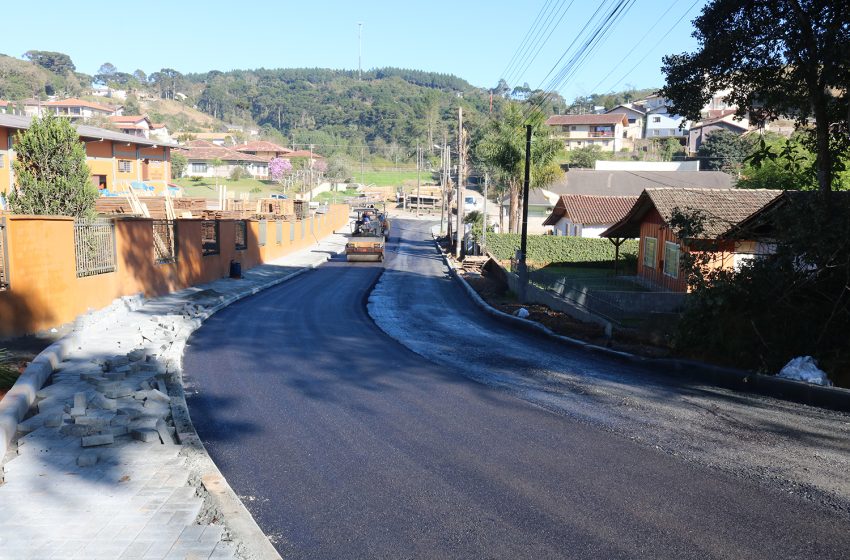  Ruas seguem sendo pavimentadas
