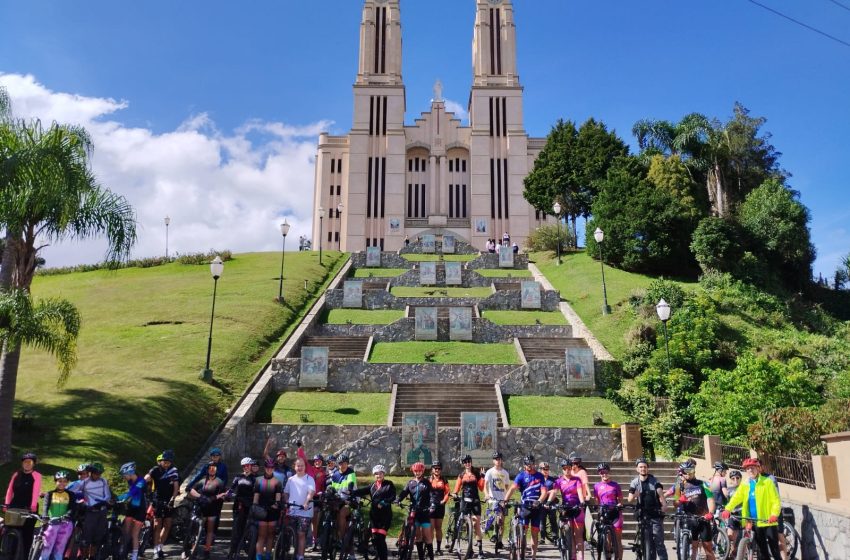  Pedalada da Rota do Patrimônio reúne dezenas de ciclistas