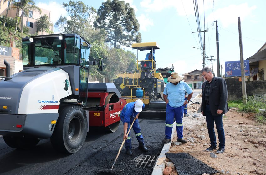  Pavimentação na Rua das Neves avança