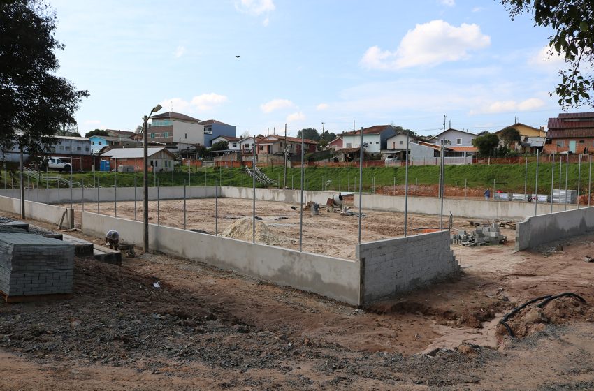  Seguem trabalhos de revitalização da Praça do bairro Centenário