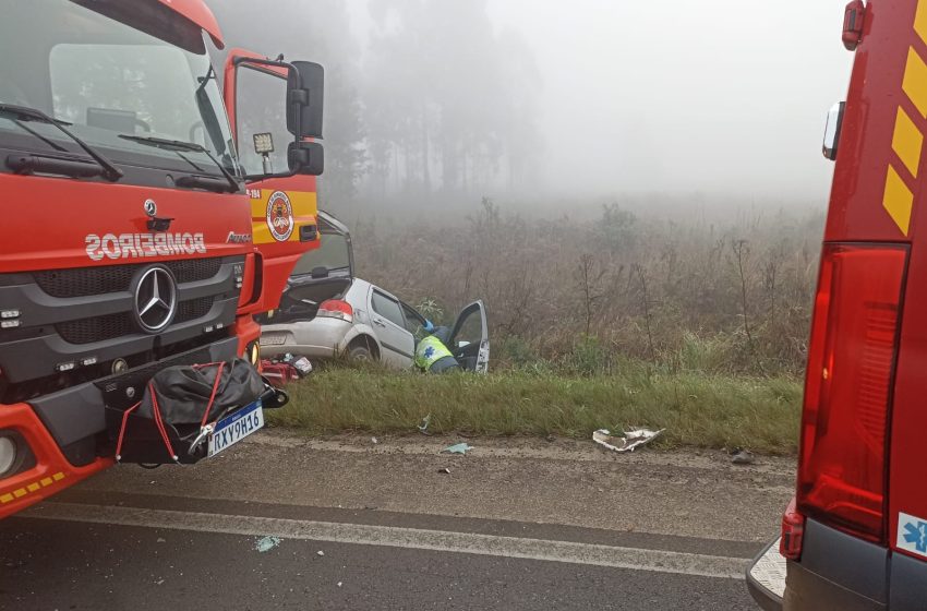  Caminhão e carro colidem e uma pessoa fica gravemente ferida