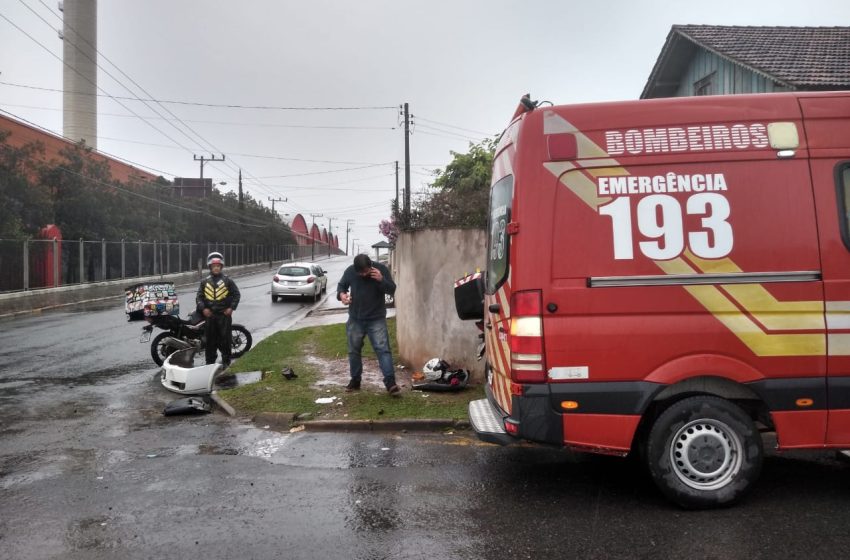  Motociclista é encaminhado ao hospital com ferimentos