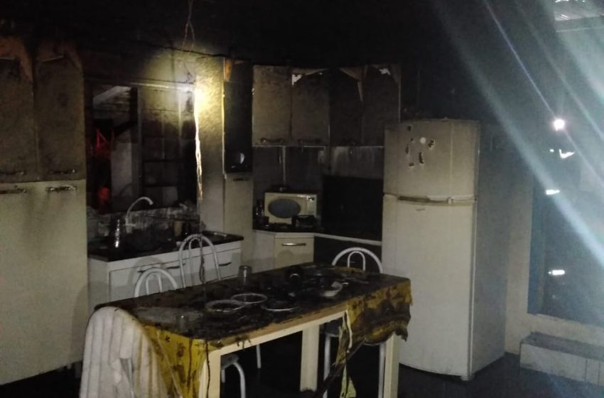  Incêndio em residência no bairro Serra Alta