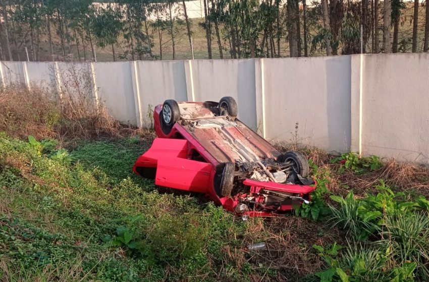  Saída de pista em Campo Alegre deixa mulher ferida