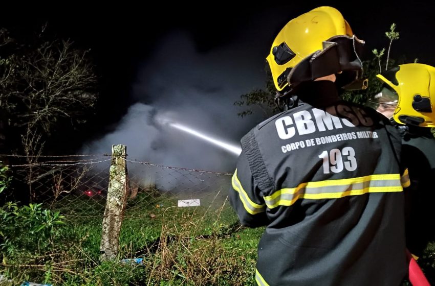 Incêndio em residência na noite de domingo
