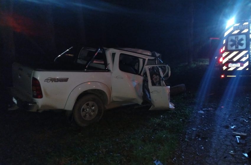  Motorista fica encarcerado em acidente na madrugada