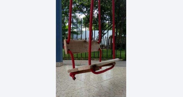  Marcas de chicote e soninho em meio a ração: mãe suspeita de torturar filha é presa