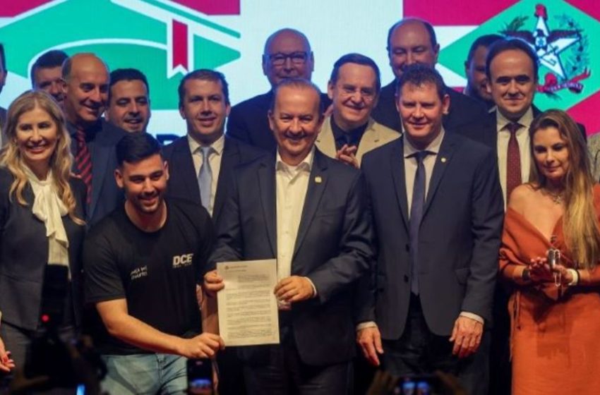  Governo de Santa Catarina sanciona lei do Universidade Gratuita