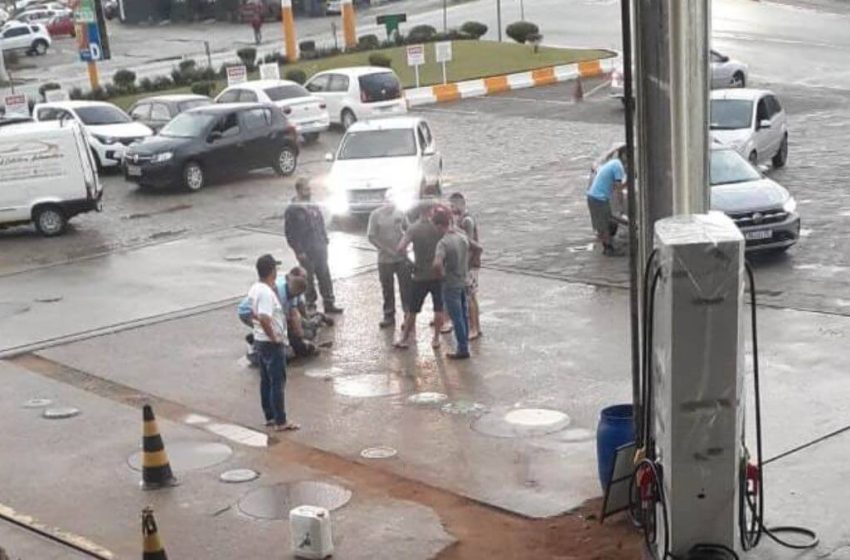  Frentistas evitam tragédia após homem jogar gasolina e ameaçar incendiar posto