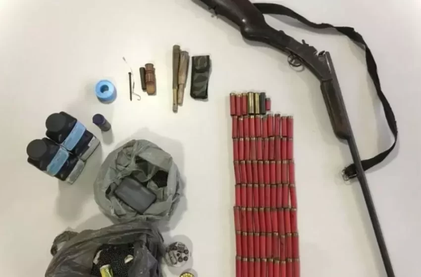  Polícia resgata três crianças deixadas sozinhas em casa com arma e munições