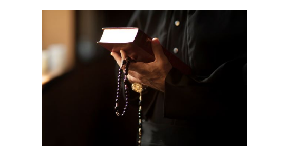   Padre é condenado por abuso sexual contra jovem 