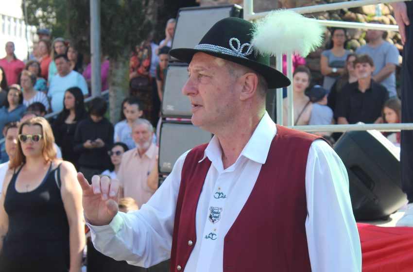  Maestro recebeu singela e justa homenagem