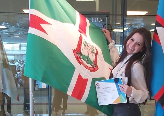  ORATÓRIA: Valentina fica em segundo e está no nacional