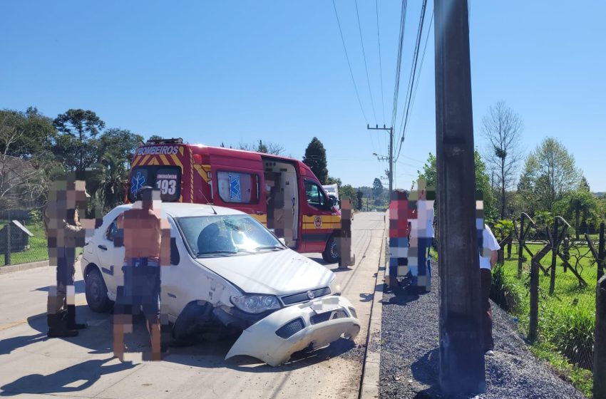  Batida em poste na tarde desta segunda deixa mulher e criança feridas