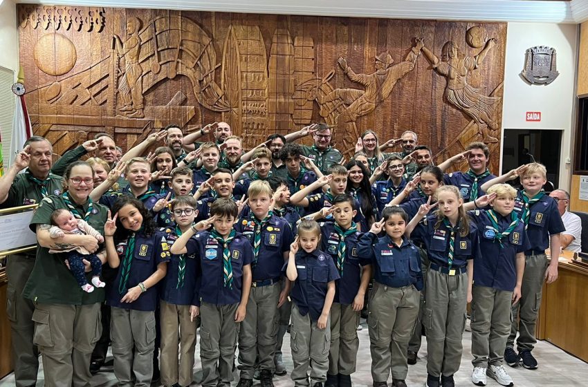 Escoteiro Desbravador recebe Moção de Aplauso