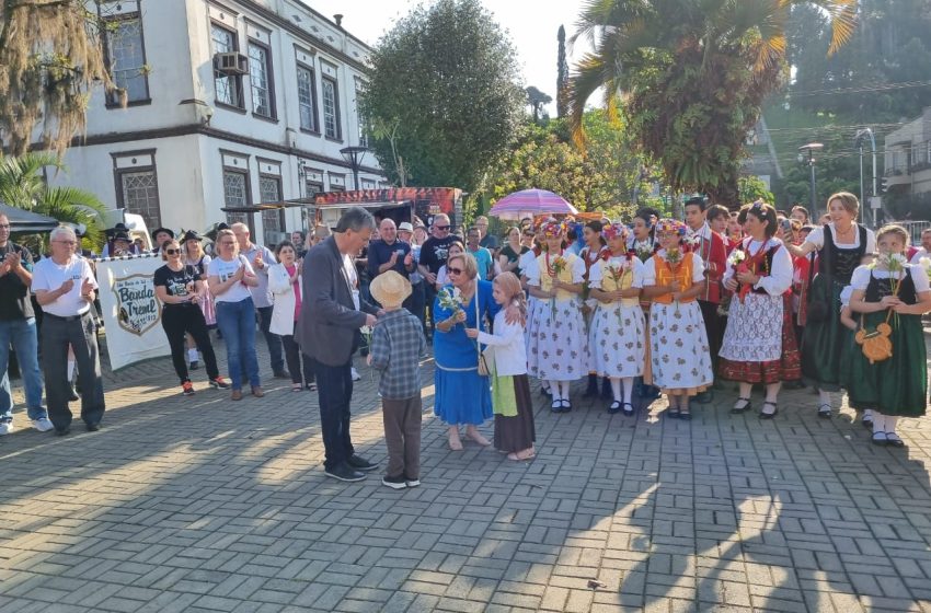  São Bento presta homenagem ao imigrante