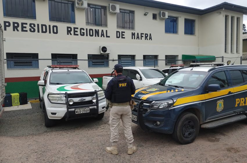  Foragida por homicídio qualificado, mulher é presa pela PRF no Planalto Norte